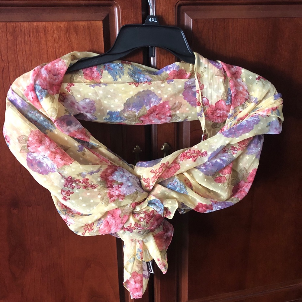 🧣Betsey Johnson Oversized Yellow Floral Scarf - Picture 3 of 4